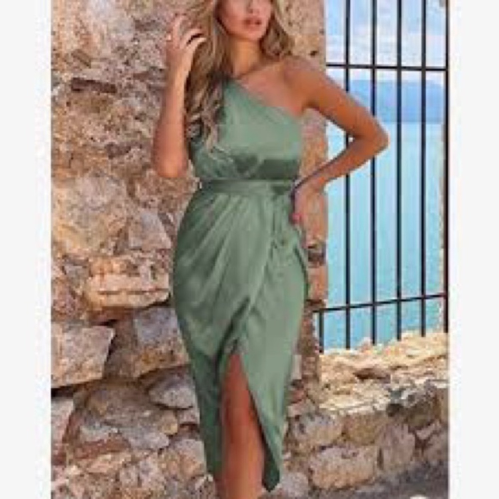 Pretty Garden NWT one shoulder dress size small
